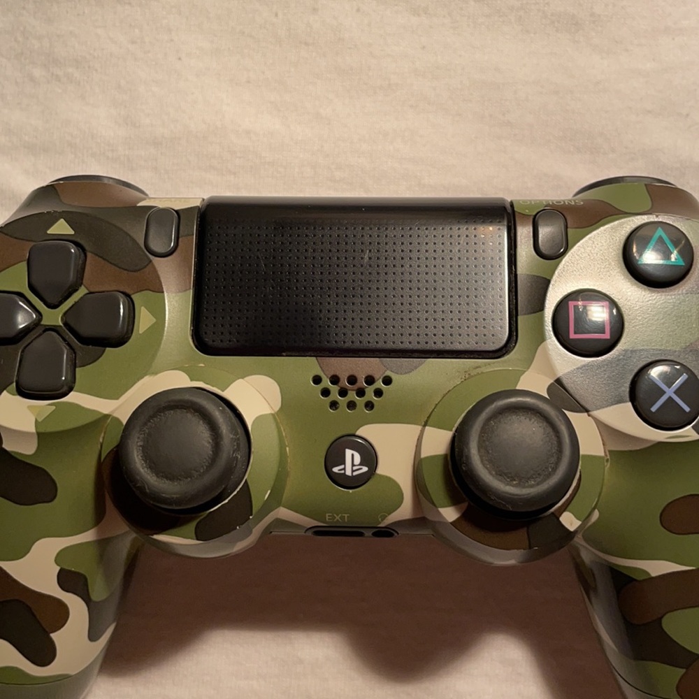 PS4 Controller - Picture 2 of 4